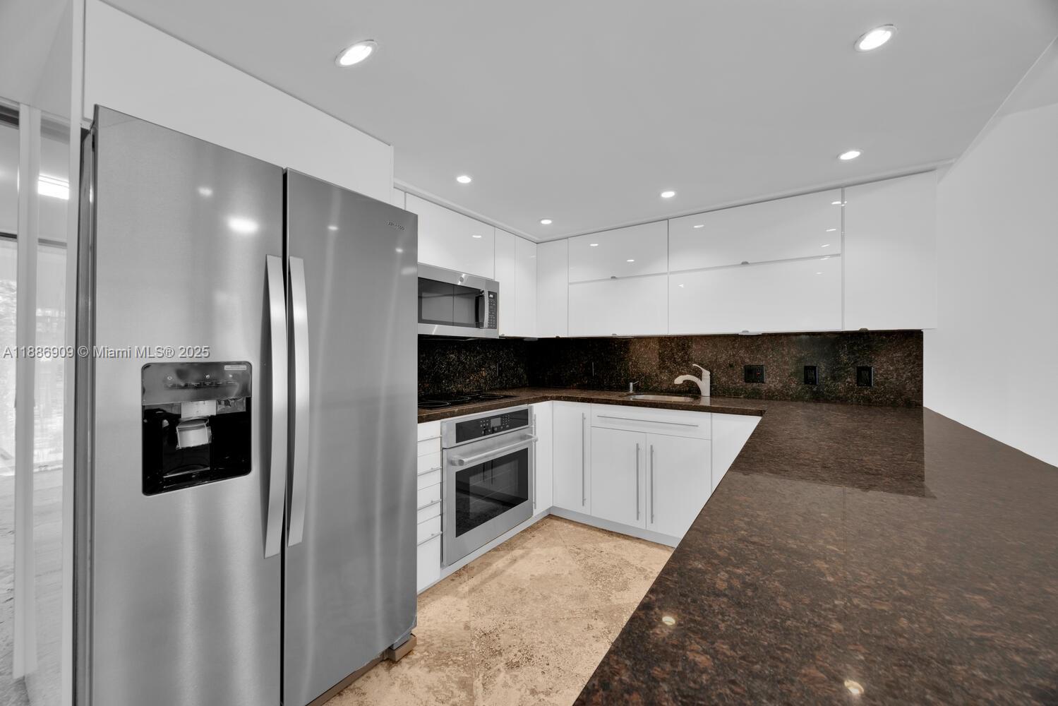 GRAPETREE TOWNHOUSE CONDO - Residential