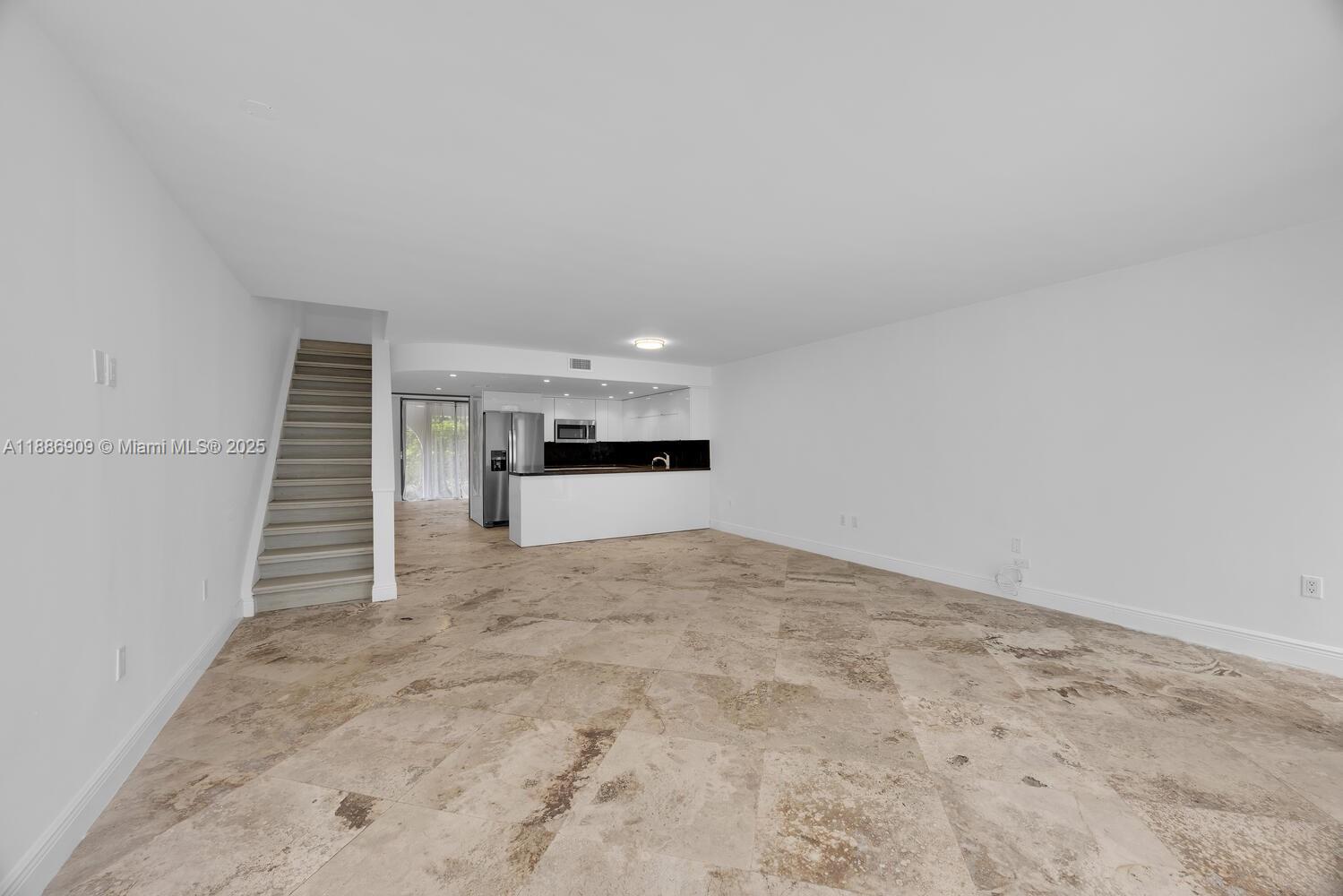GRAPETREE TOWNHOUSE CONDO - Residential
