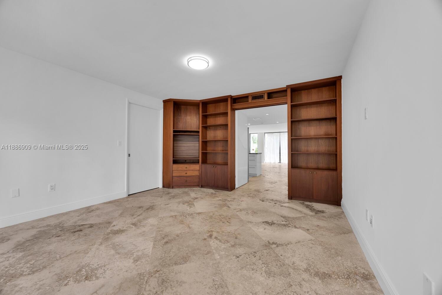 GRAPETREE TOWNHOUSE CONDO - Residential
