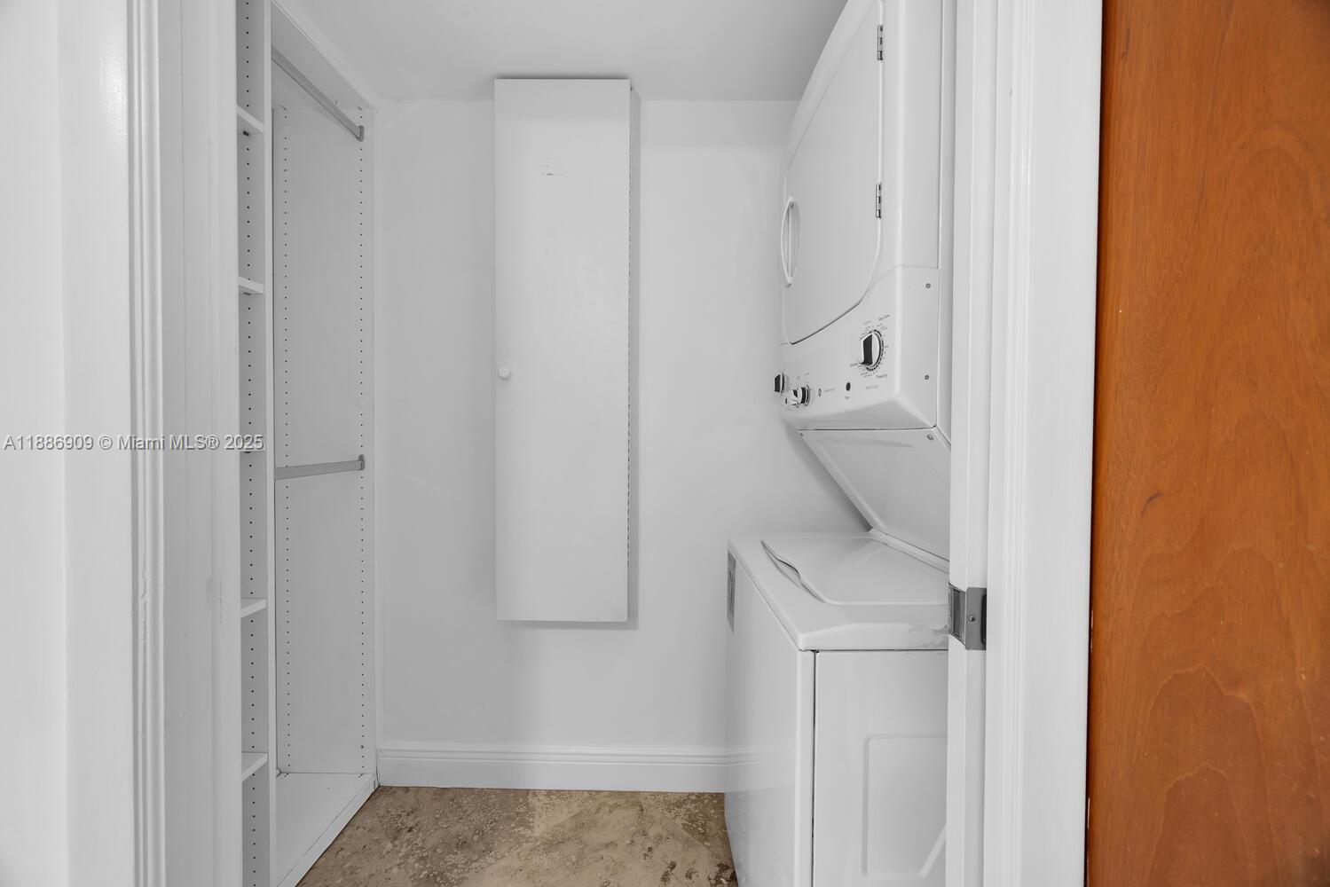 GRAPETREE TOWNHOUSE CONDO - Residential