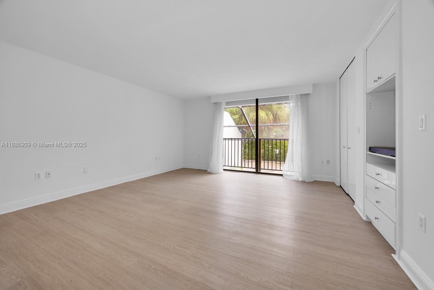 GRAPETREE TOWNHOUSE CONDO - Residential