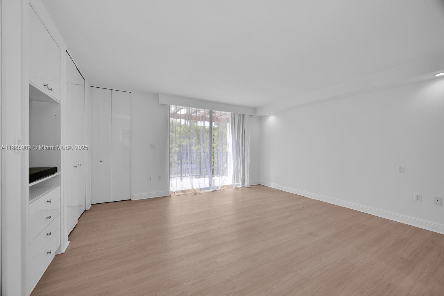 GRAPETREE TOWNHOUSE CONDO - Residential