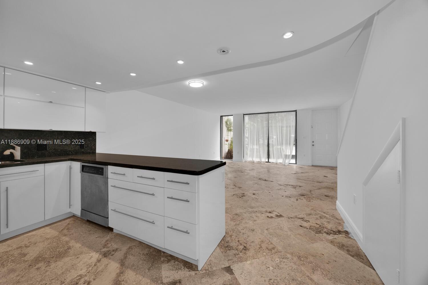 GRAPETREE TOWNHOUSE CONDO - Residential
