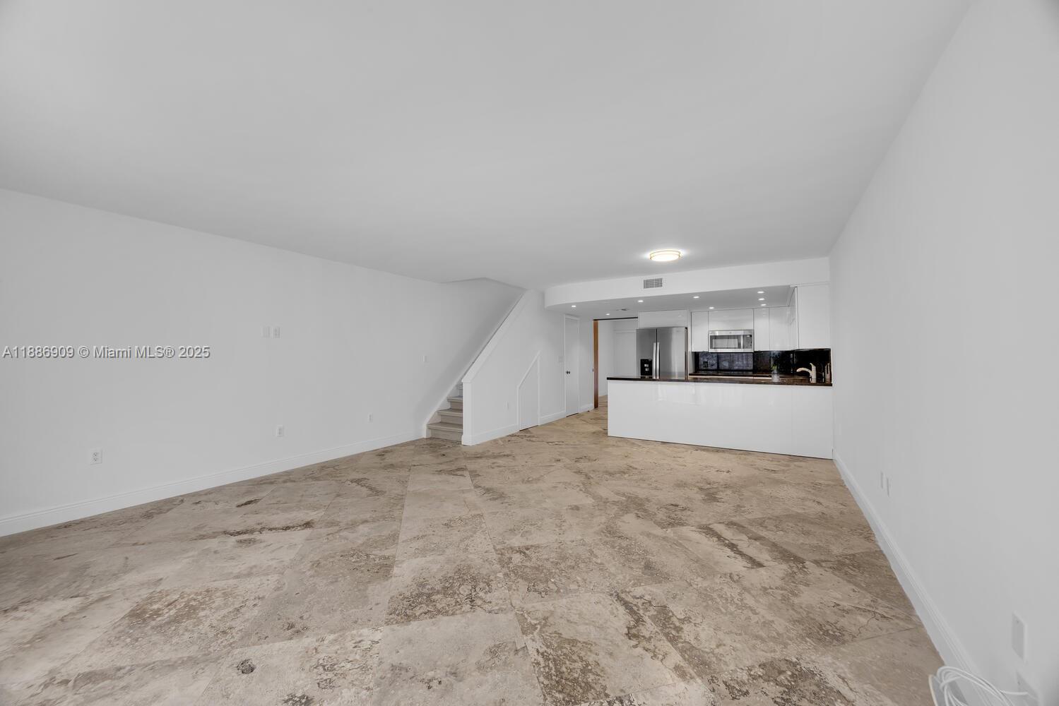 GRAPETREE TOWNHOUSE CONDO - Residential