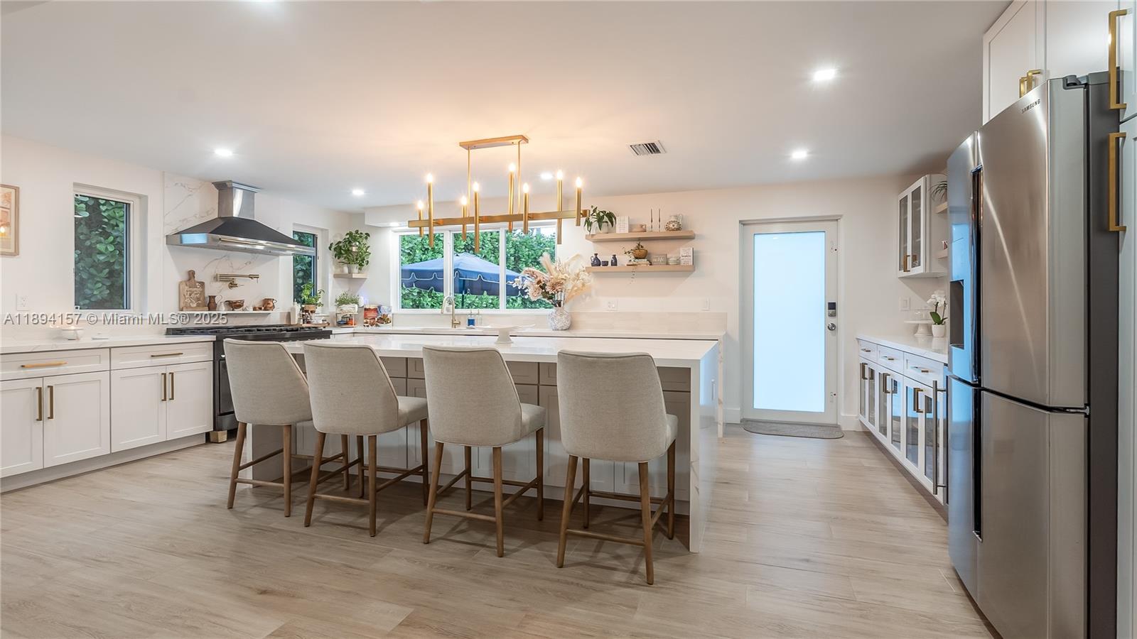 PRIORS 1ST ADDN TO BISCAY - Residential