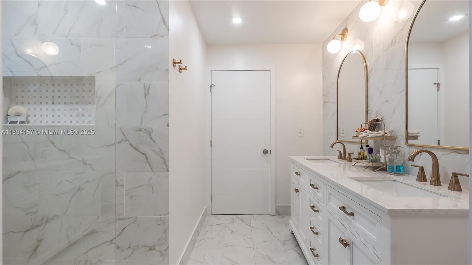 PRIORS 1ST ADDN TO BISCAY - Residential