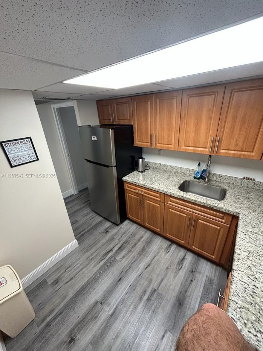 BEAUTIFUL TURNKEY FURNISHED 1/1/1 CONDO IN THE HEART OF SUNNY USLES BEACH. ACCROSS THE STREET FROM THE OCEAN. AMENITIES INCLUDE: POOL, GYM, LAUNDRY FACILITIES. WALKING DISTANSE TO SHOPPING AND DINING. ANAILABLE FOR ANNUAL LEASE STARTING MARCH 1ST 2026.