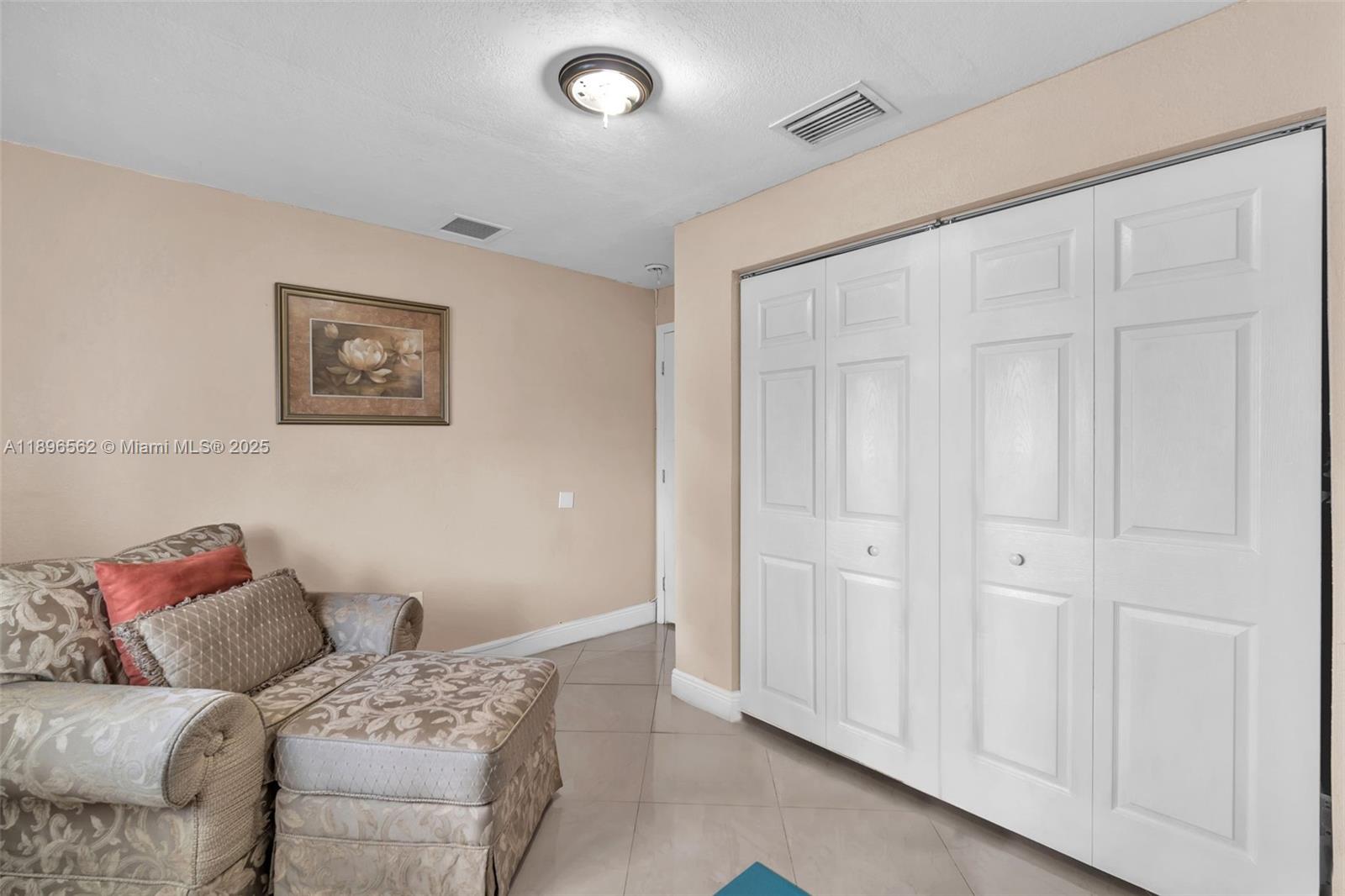 FEATHERSTONE PARK - Residential