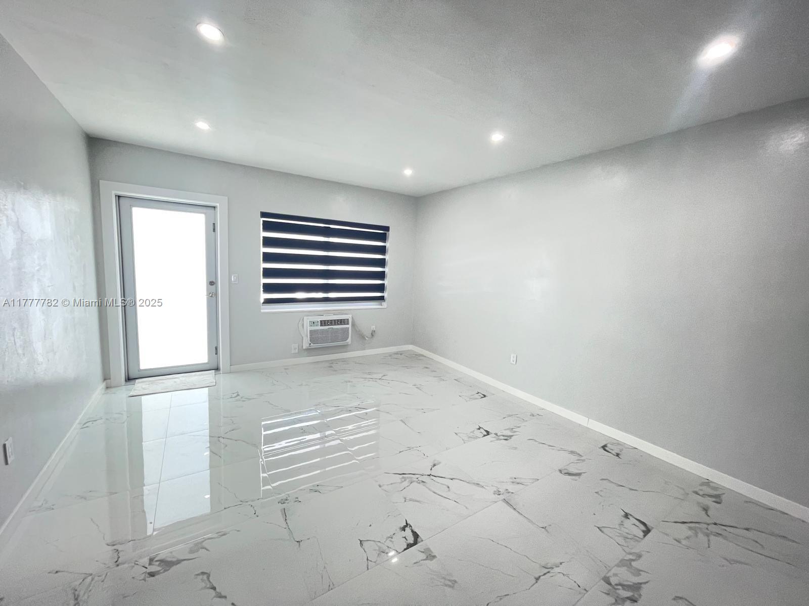 641 ESPANOLA WAY INC COND - Residential