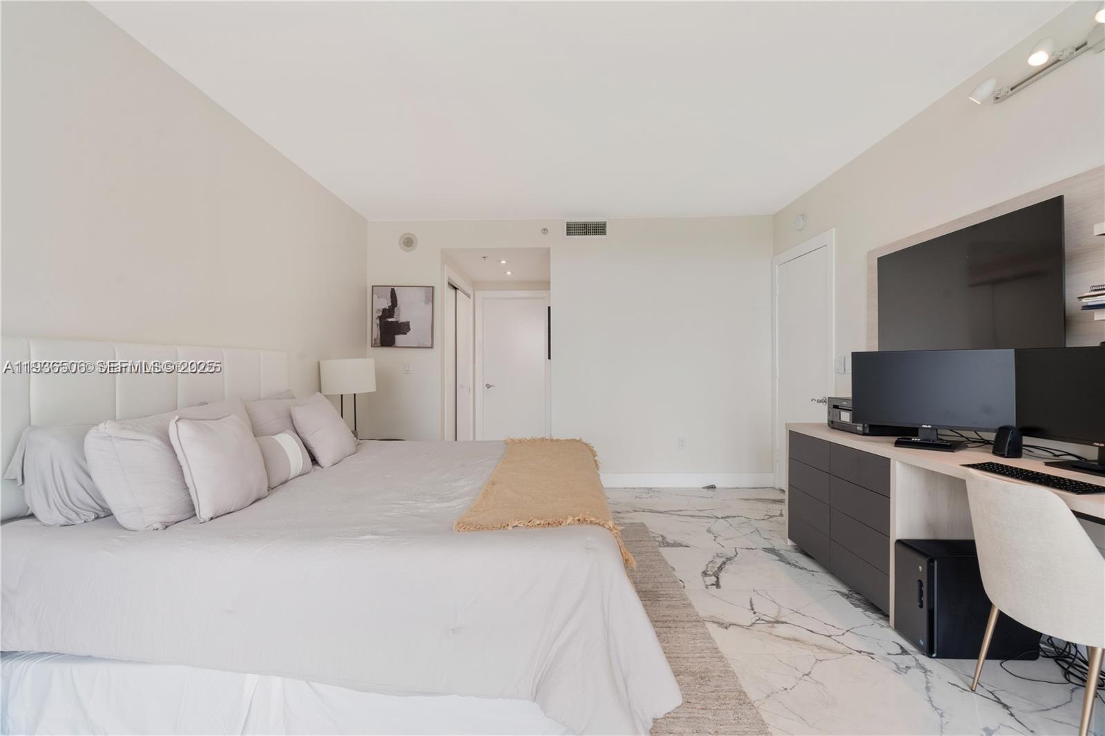 THE TOWER RESIDENCES COND - Residential