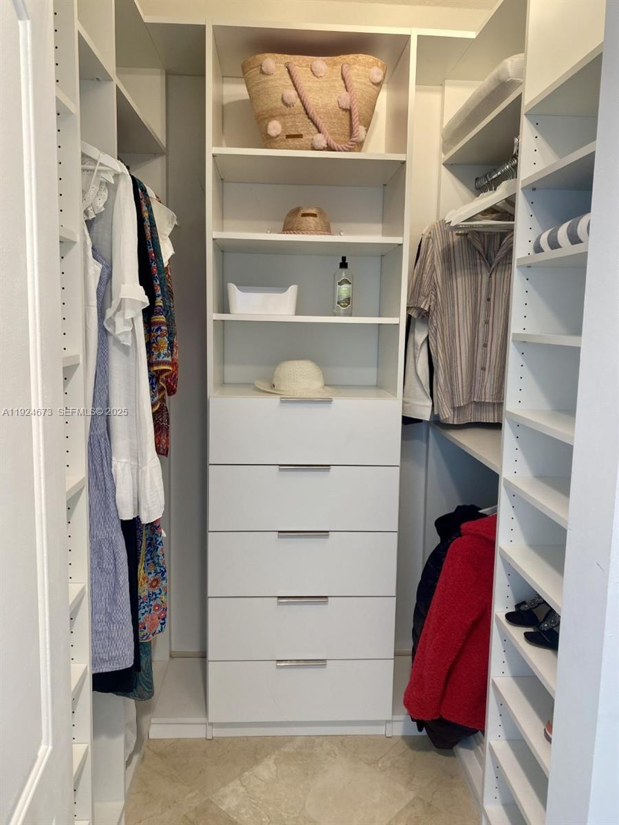 THE COSMOPOLITAN RESIDENC - Residential