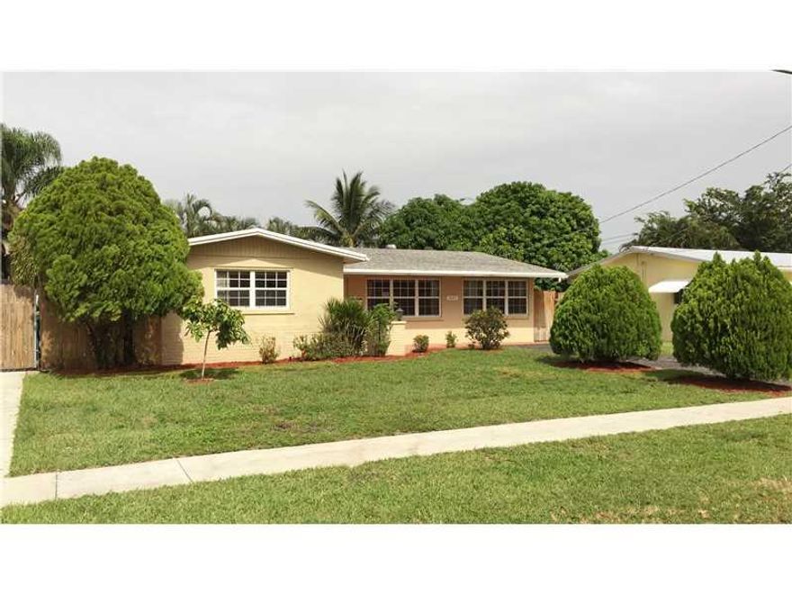 Spacious 3 bedroom + den move in ready home offers fresh paint, new appliances, new water heater, new sprinkler pump, large rooms, huge family room, fenced yard, and laundry room. Home is located in a great area with great schools. First Time Buyers, comp lete the HomePath Ready Buyer homeownership course on homepath online. Attach certificate to offer and request up to 3% closing cost assistance. Restrictions may apply.This is a Fannie Mae property