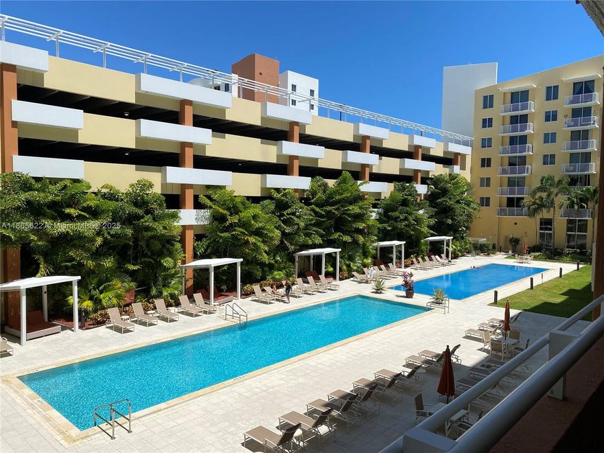 In the heart of Aventura this  2/2 Split apartment is the biggest 2/2 in the building with 1174 Sf  ,  a pool facing balcony . clean and ready to move in . walking distance  from mall resturants  shoping ceners publix and schools.