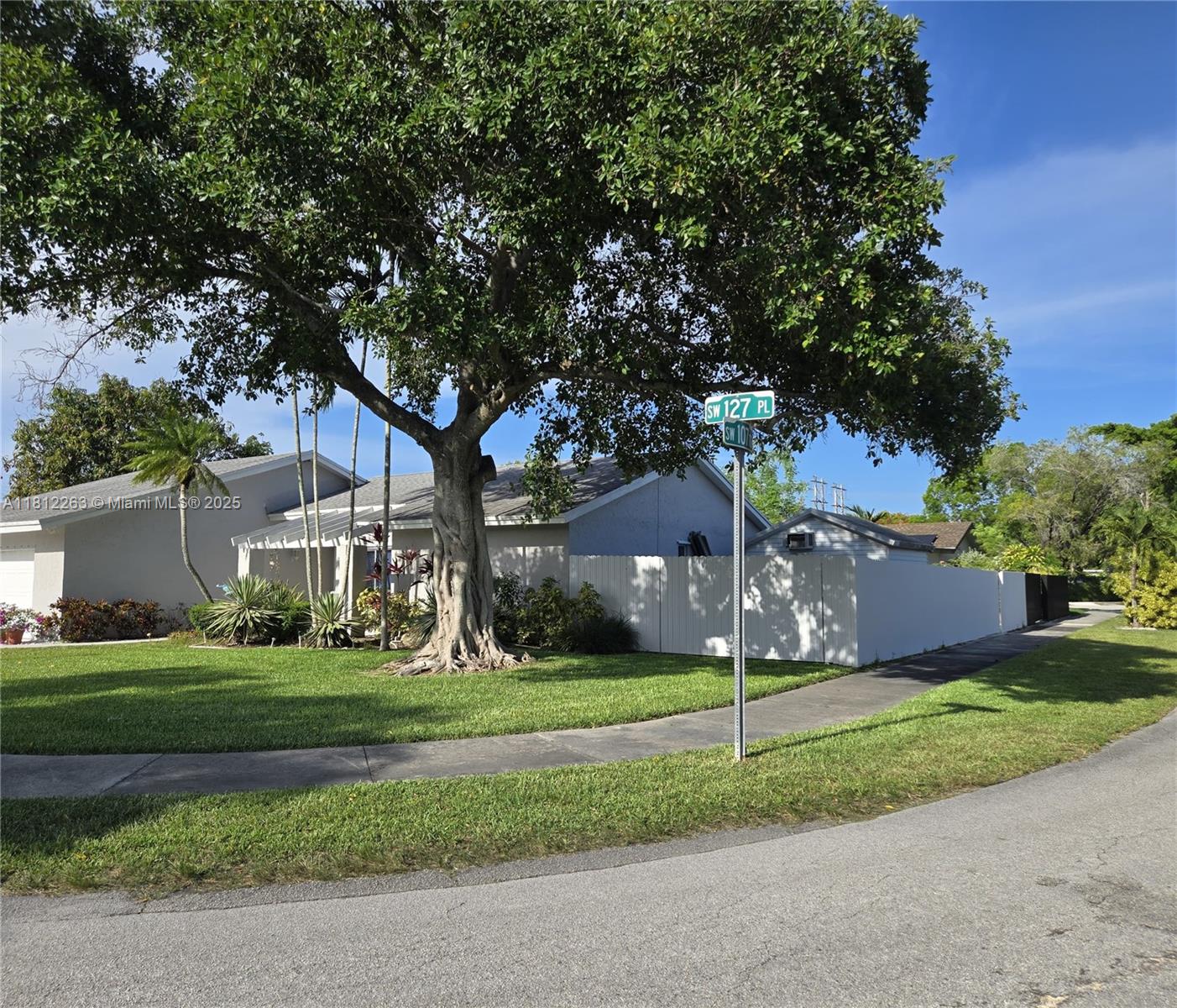 CALUSA MANOR - Residential Lease