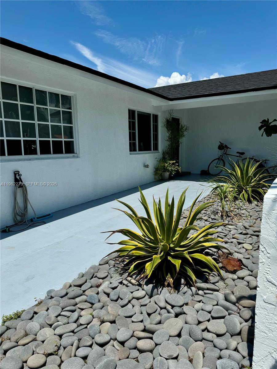 SAN SEBASTIAN LAKE - Residential Lease