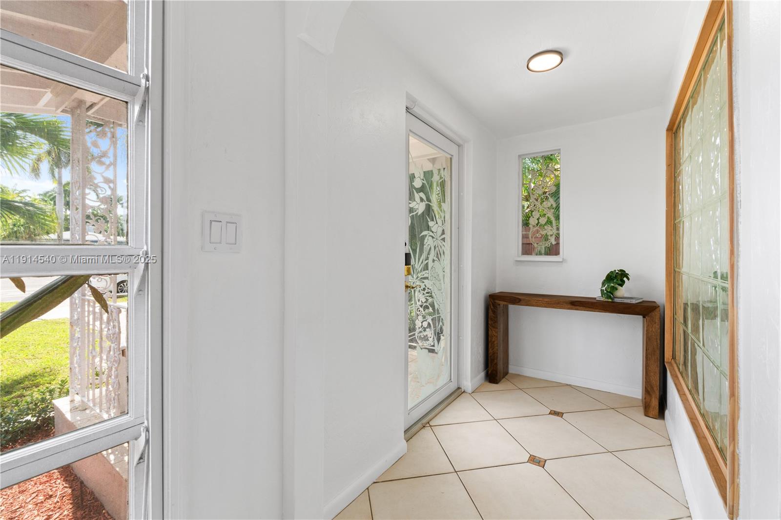 HOLLYWOOD - Residential