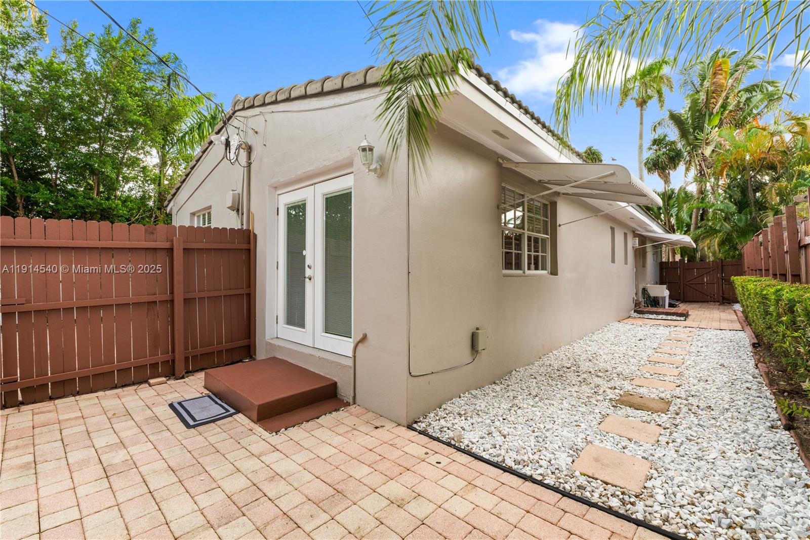 HOLLYWOOD - Residential