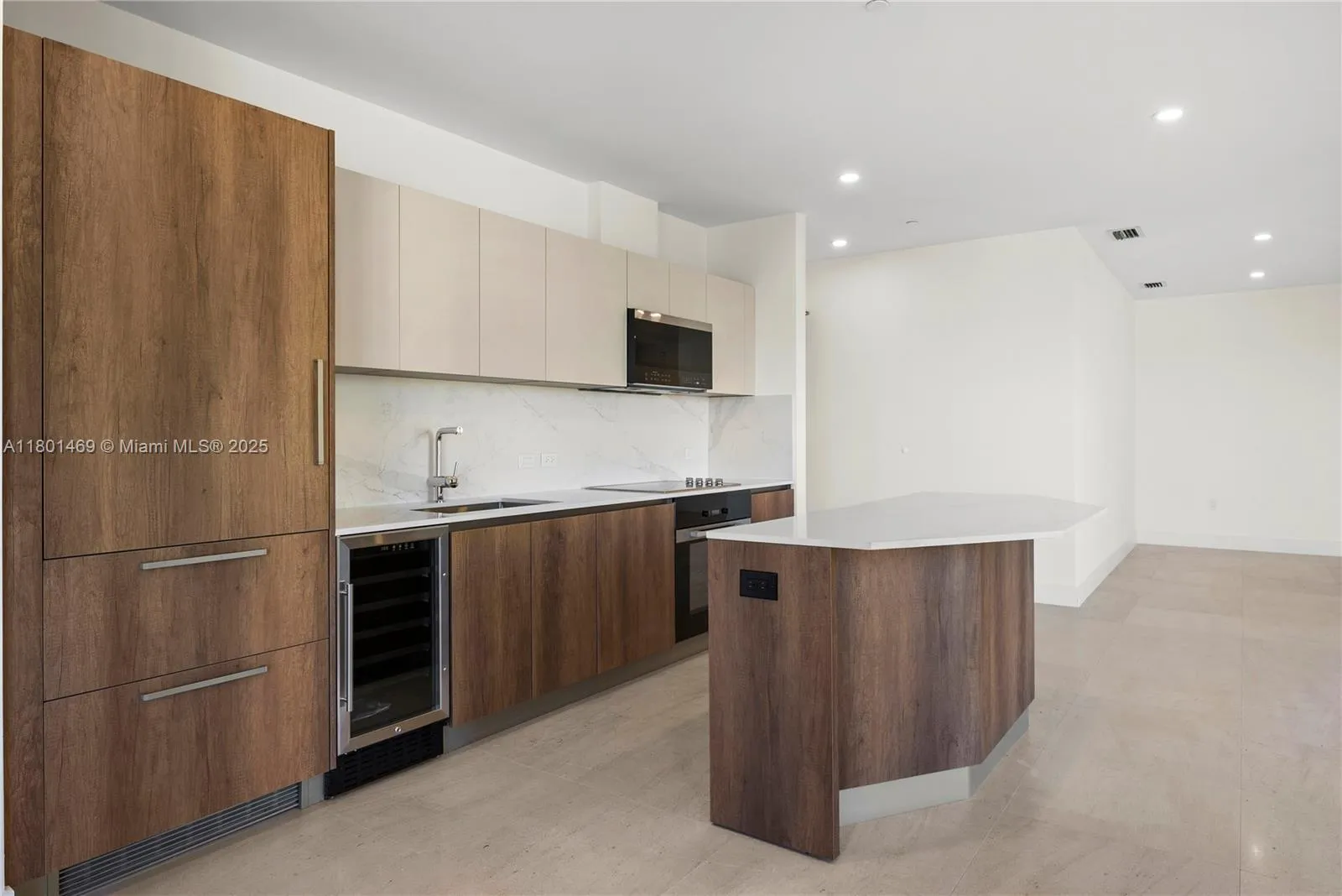 Coral Gables, Florida 33134, United States, 2 Bedrooms Bedrooms, ,2 BathroomsBathrooms,Residential,Active,128072