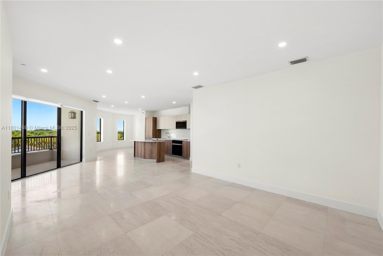 701 Valencia Ave 403
