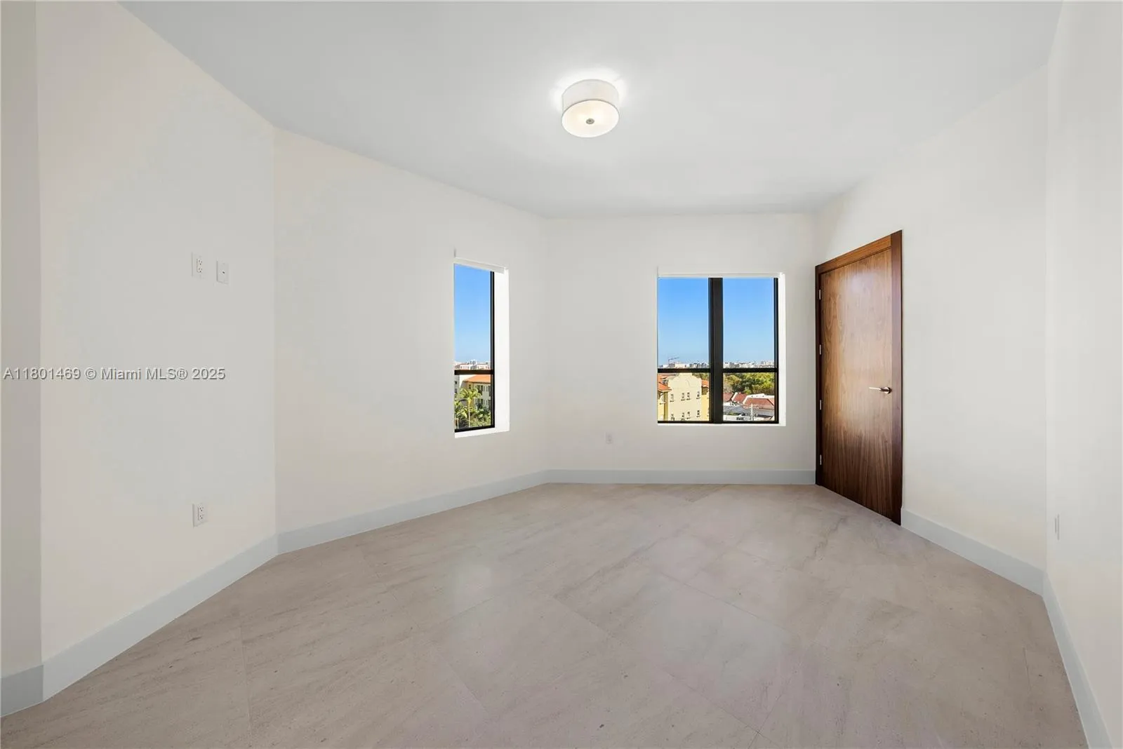 Coral Gables, Florida 33134, United States, 2 Bedrooms Bedrooms, ,2 BathroomsBathrooms,Residential,Active,128072
