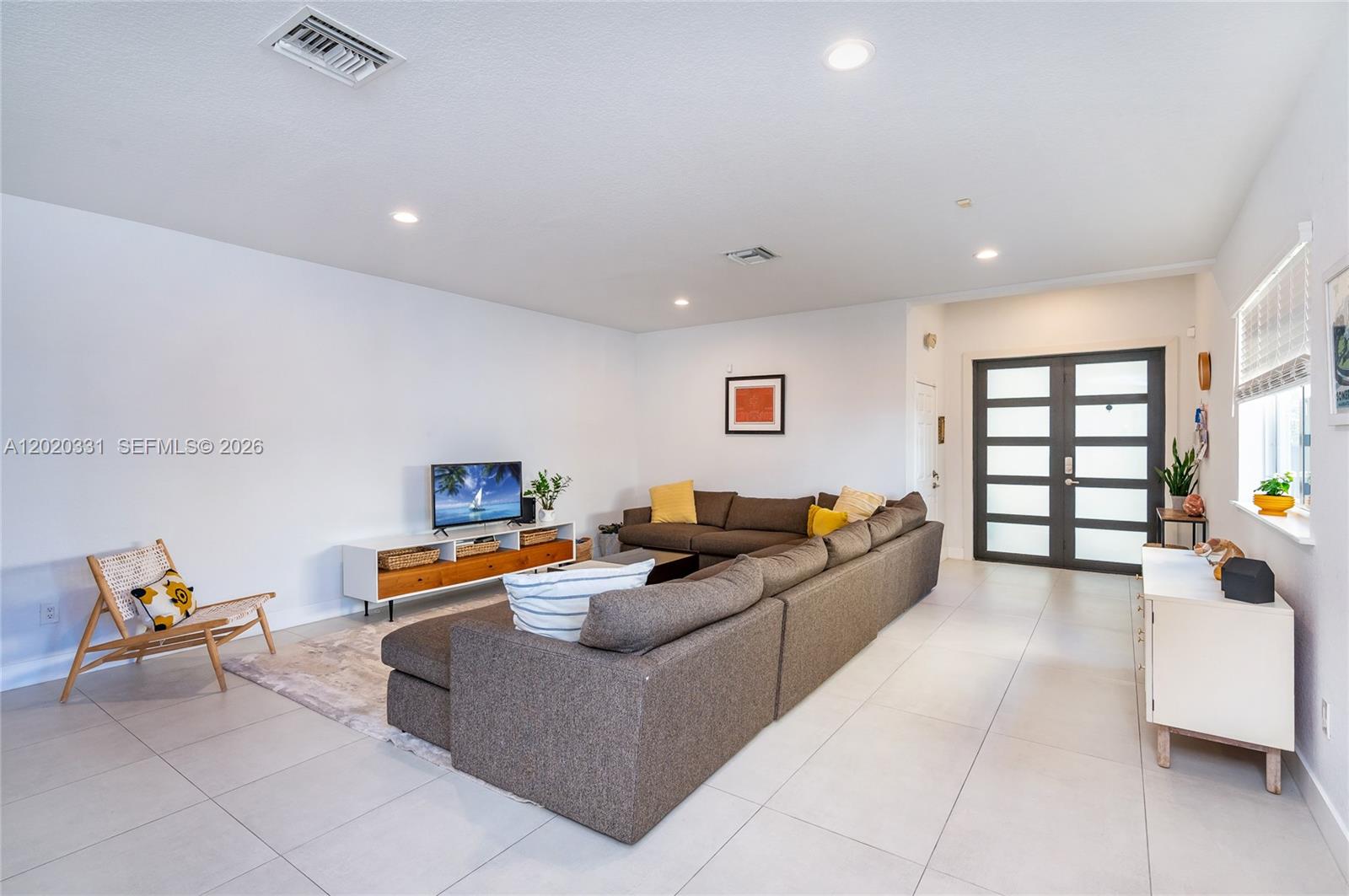 3167 Mary St 1
