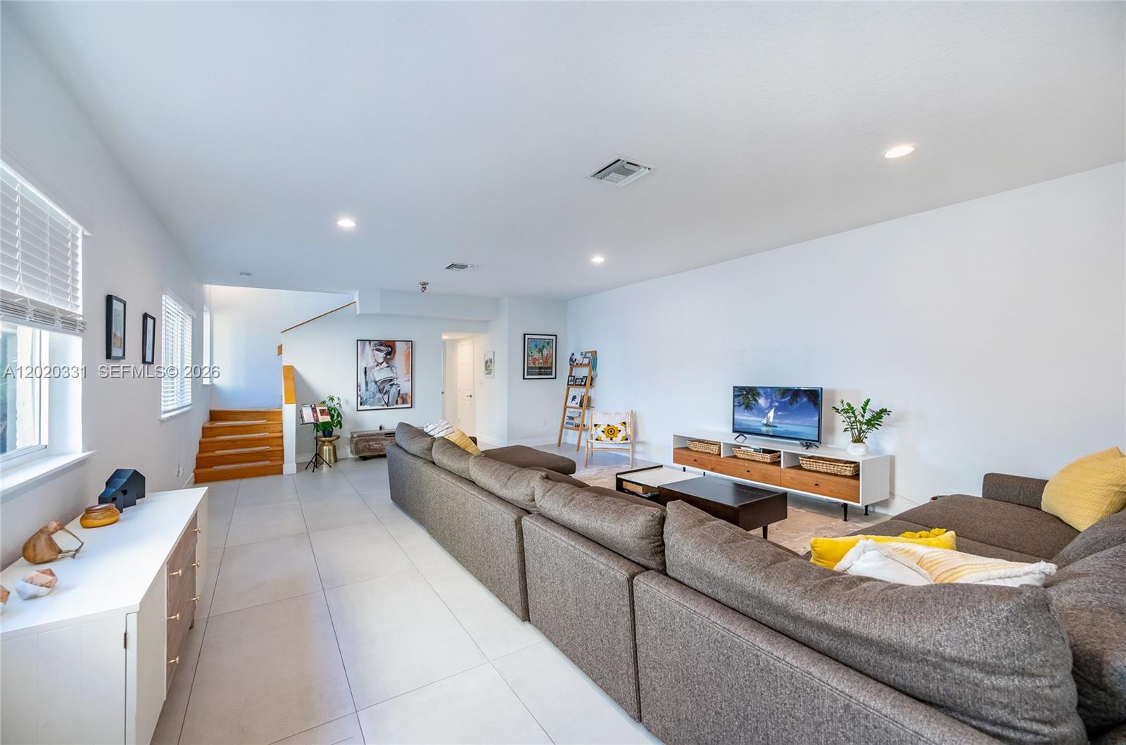 3167 Mary St 1