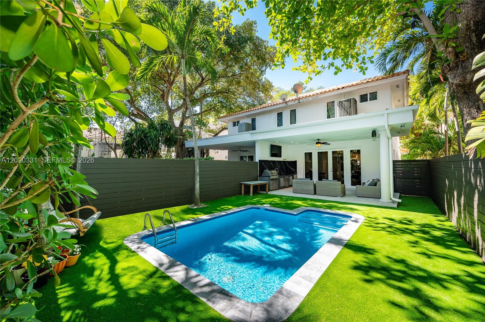 3167 Mary St 1