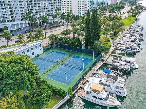 5401 Collins Ave 614