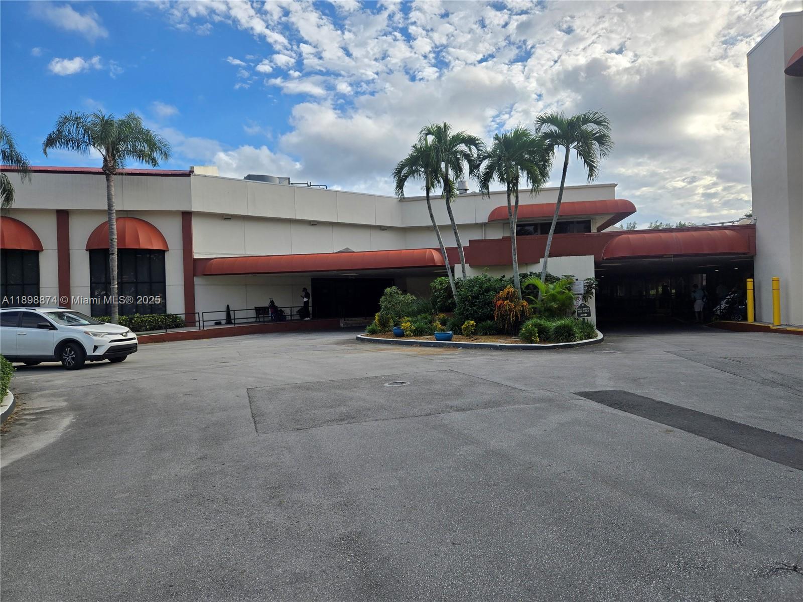 HOLLYBROOK GOLF AND - Residential