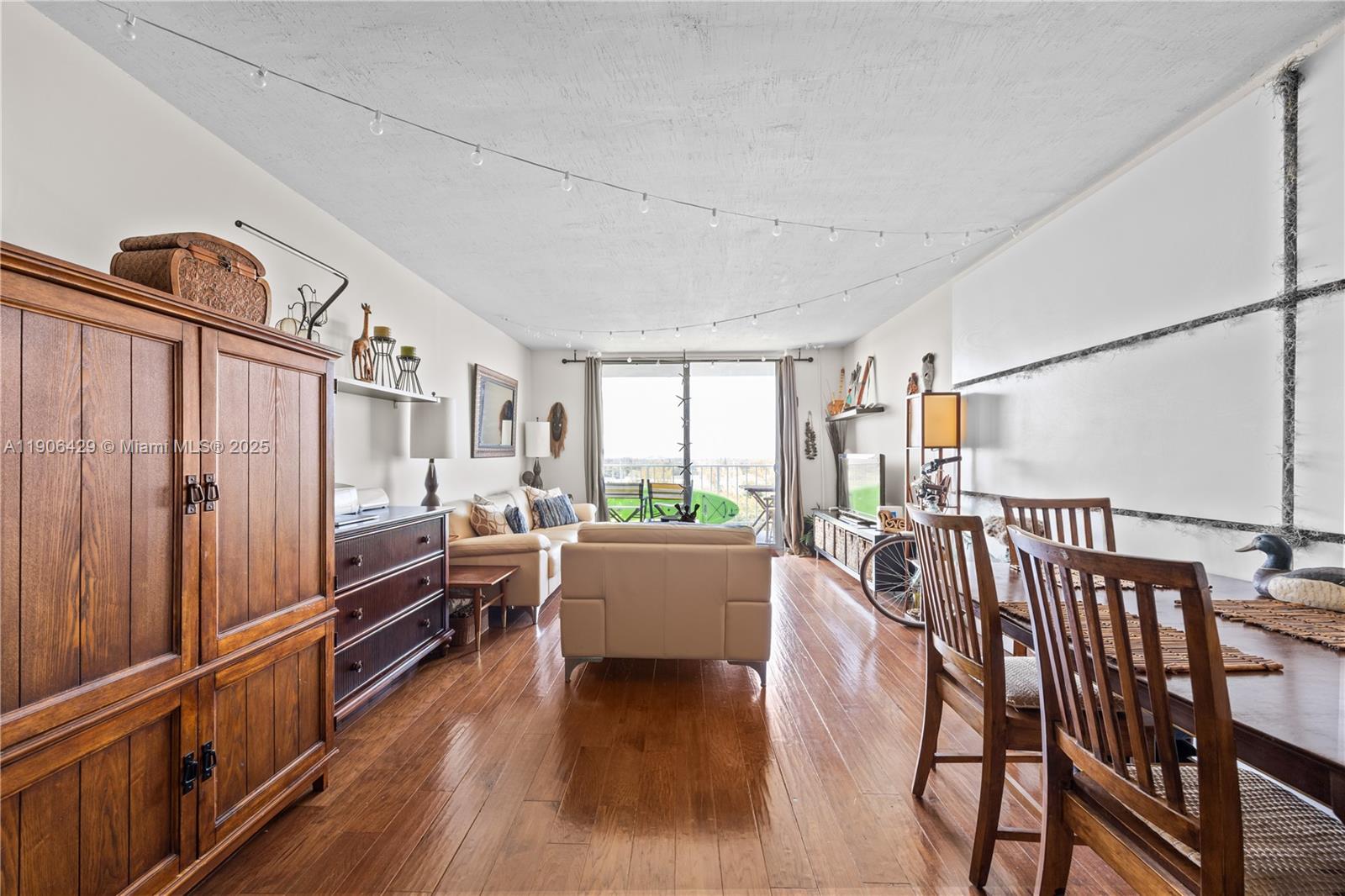 THREE HORIZONS NORTH COND - Residential