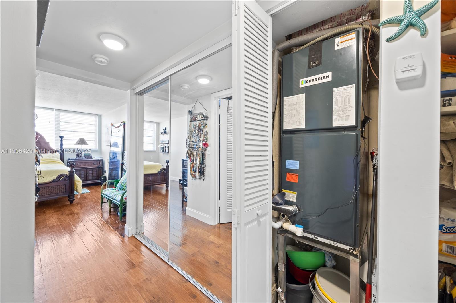 THREE HORIZONS NORTH COND - Residential