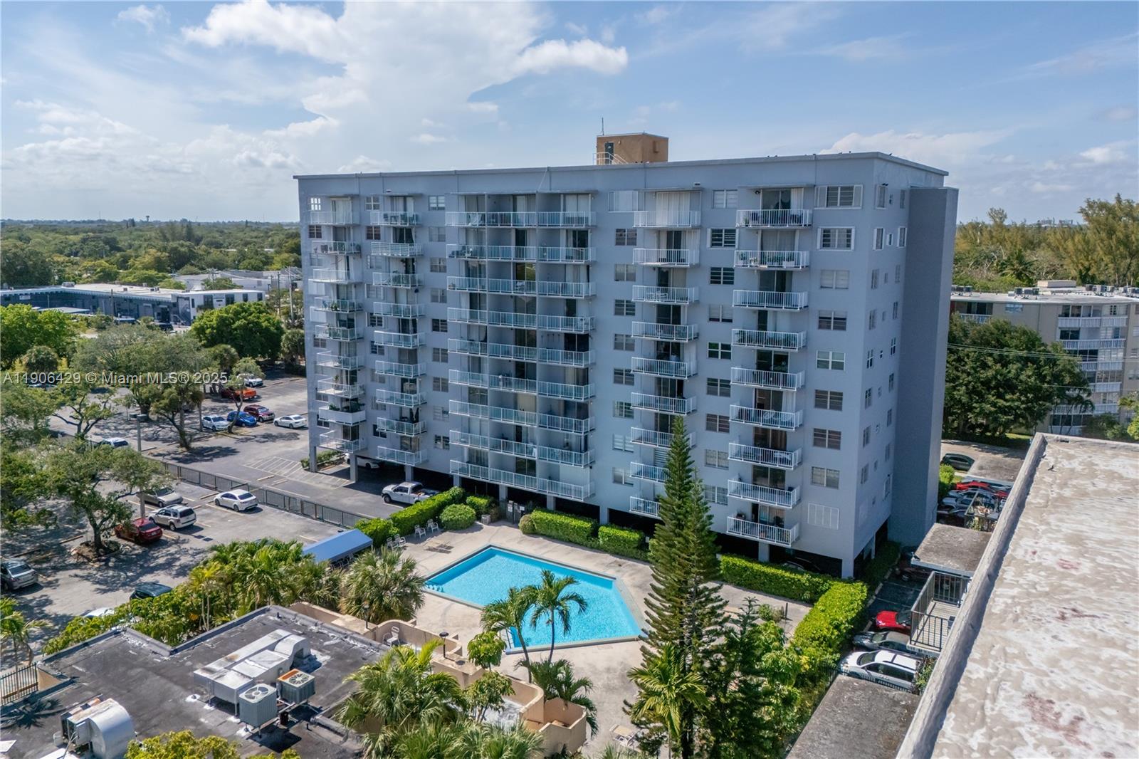 THREE HORIZONS NORTH COND - Residential