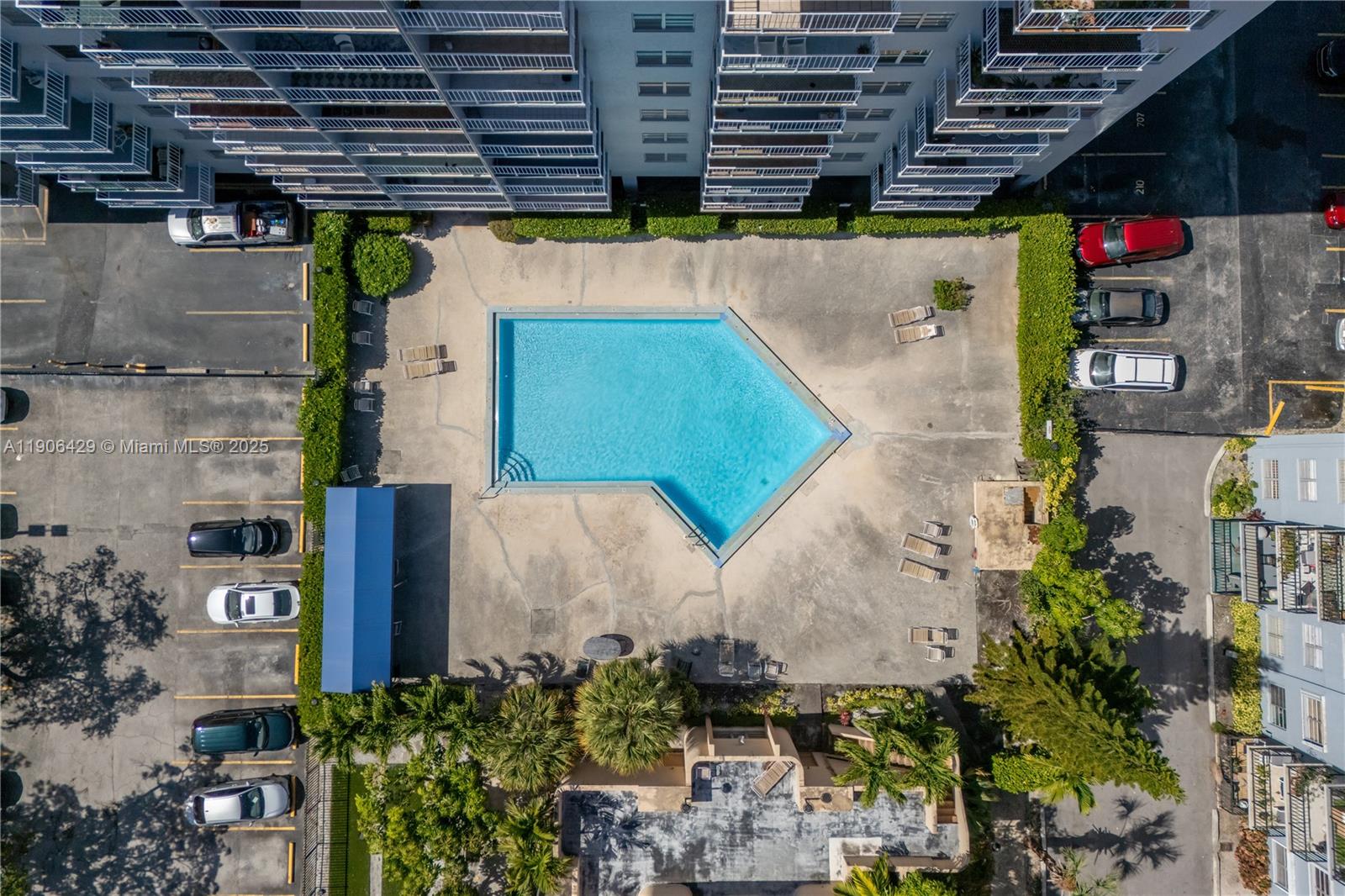 THREE HORIZONS NORTH COND - Residential