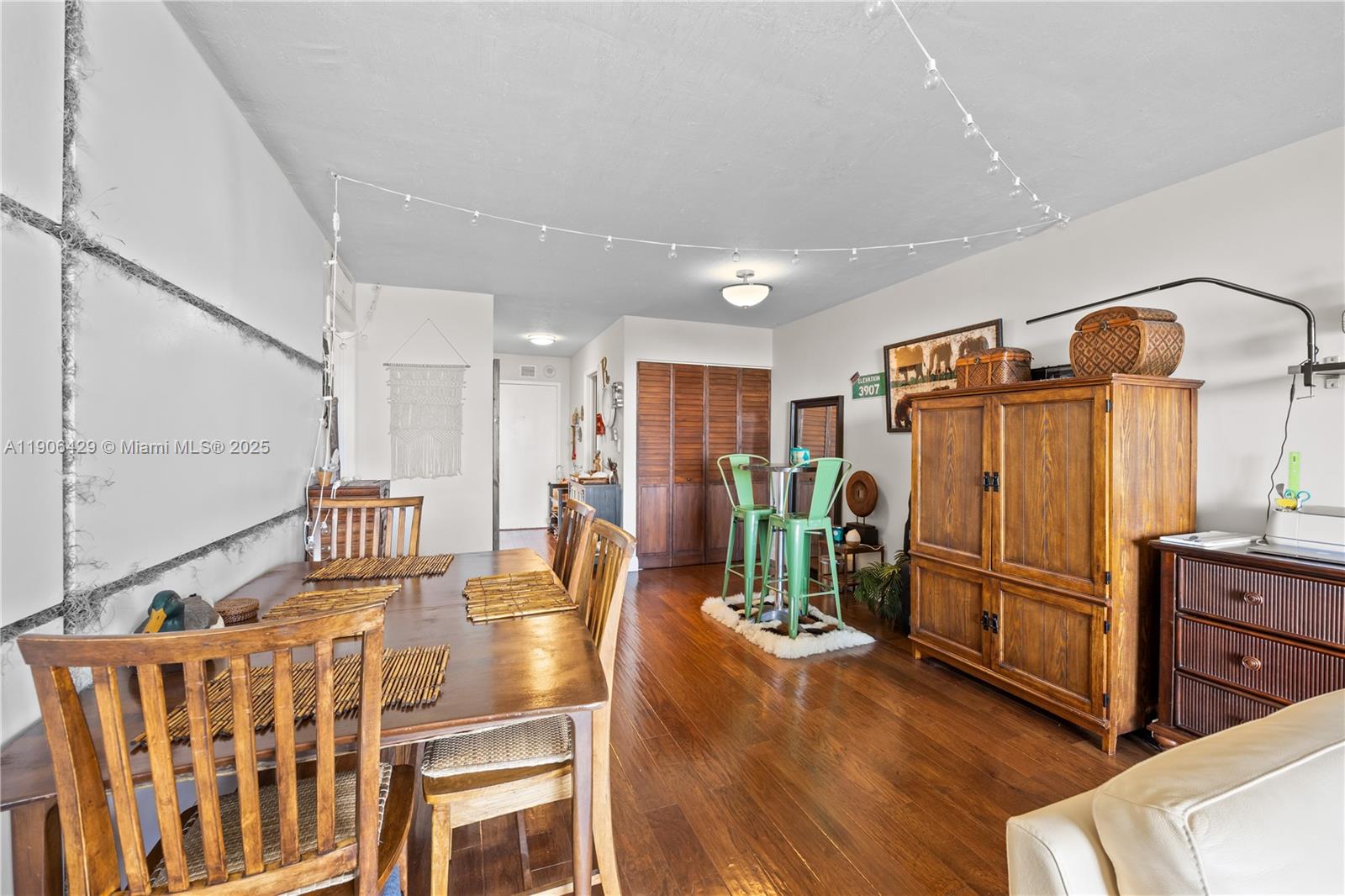 THREE HORIZONS NORTH COND - Residential