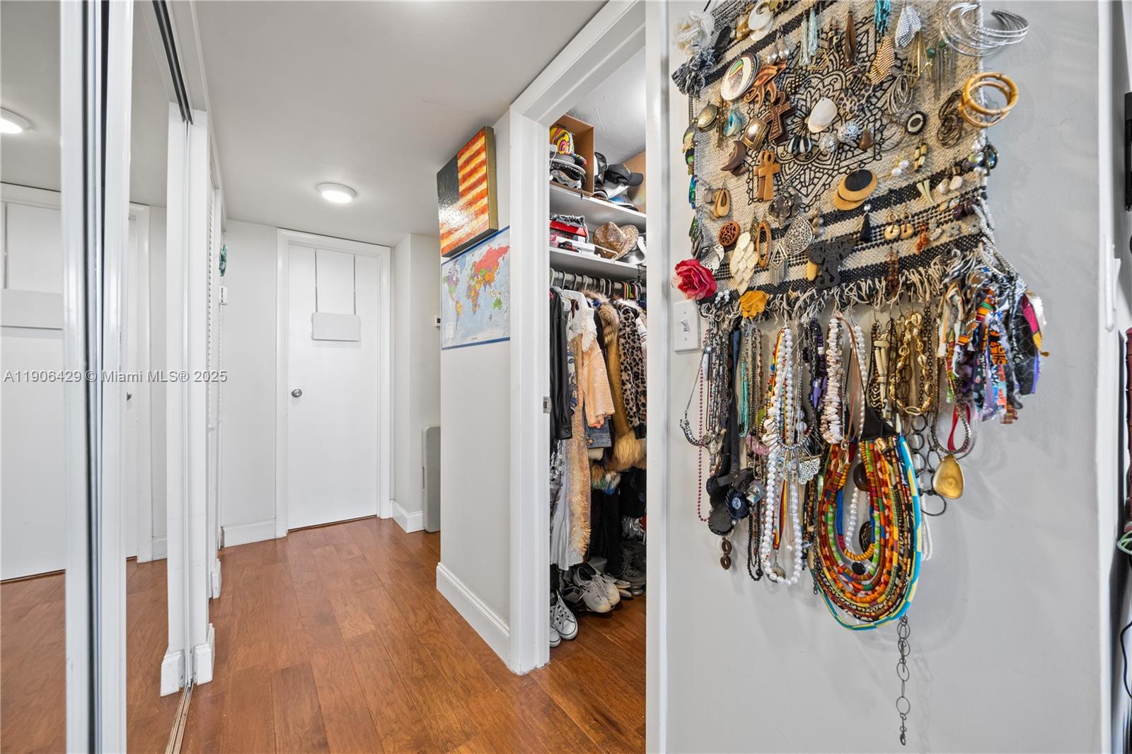 THREE HORIZONS NORTH COND - Residential