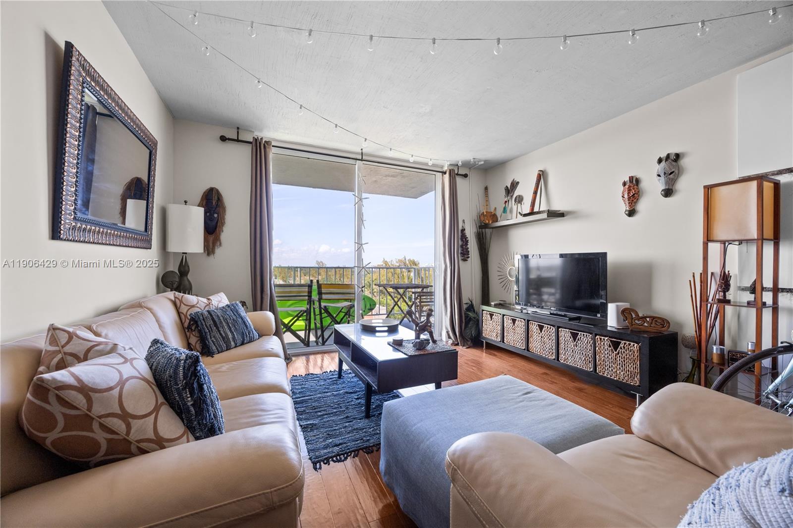 THREE HORIZONS NORTH COND - Residential