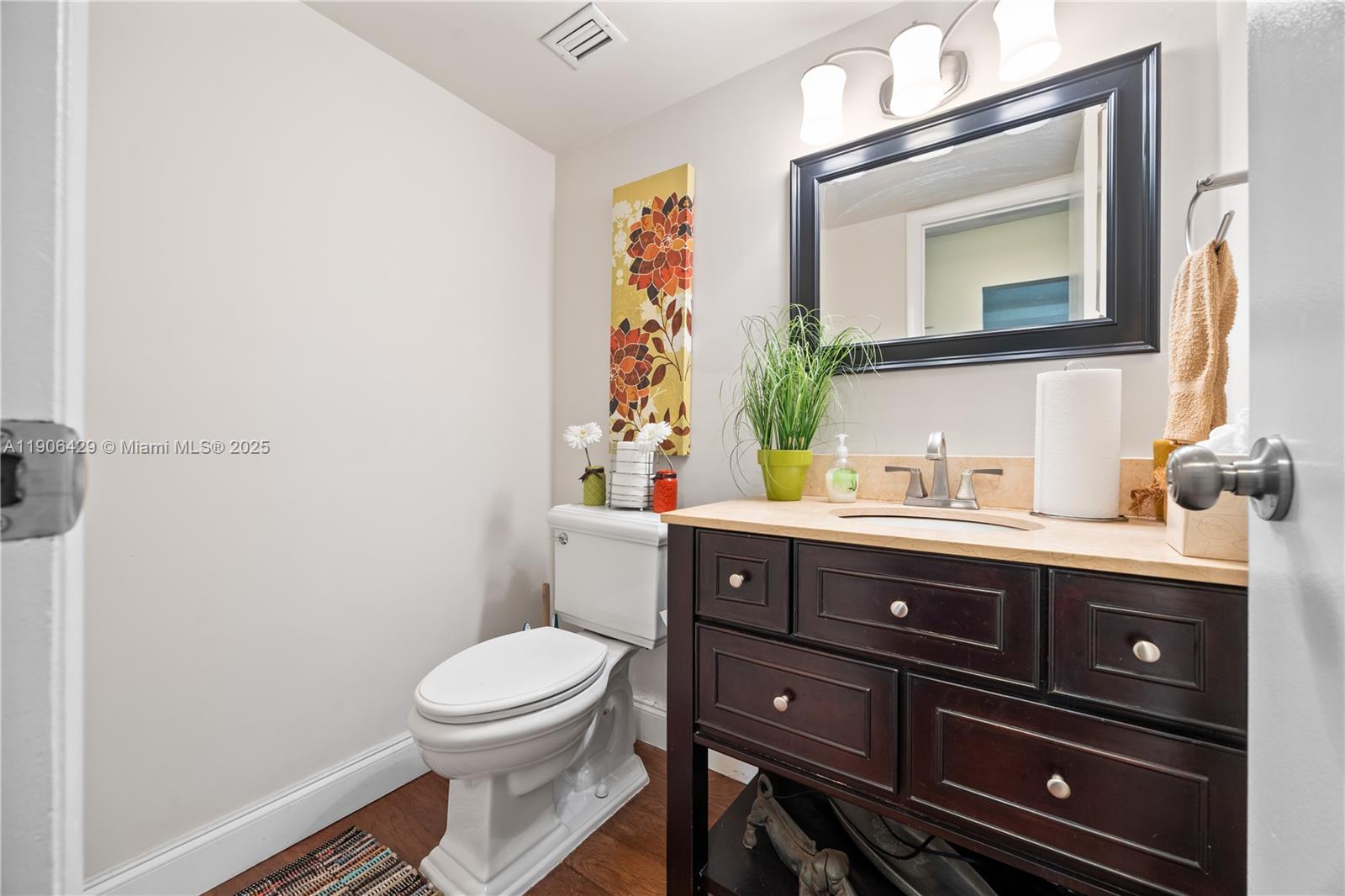 THREE HORIZONS NORTH COND - Residential