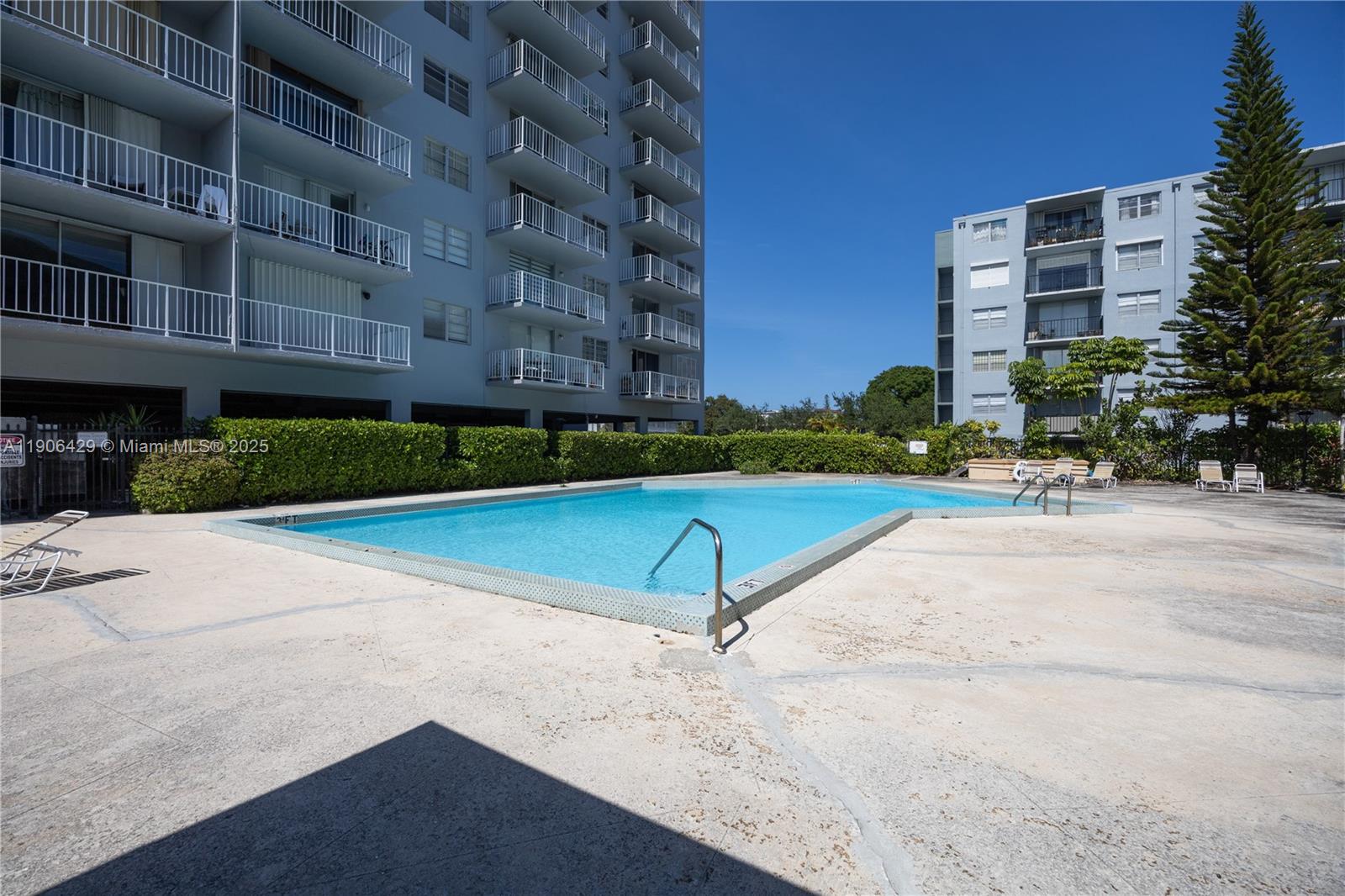 THREE HORIZONS NORTH COND - Residential