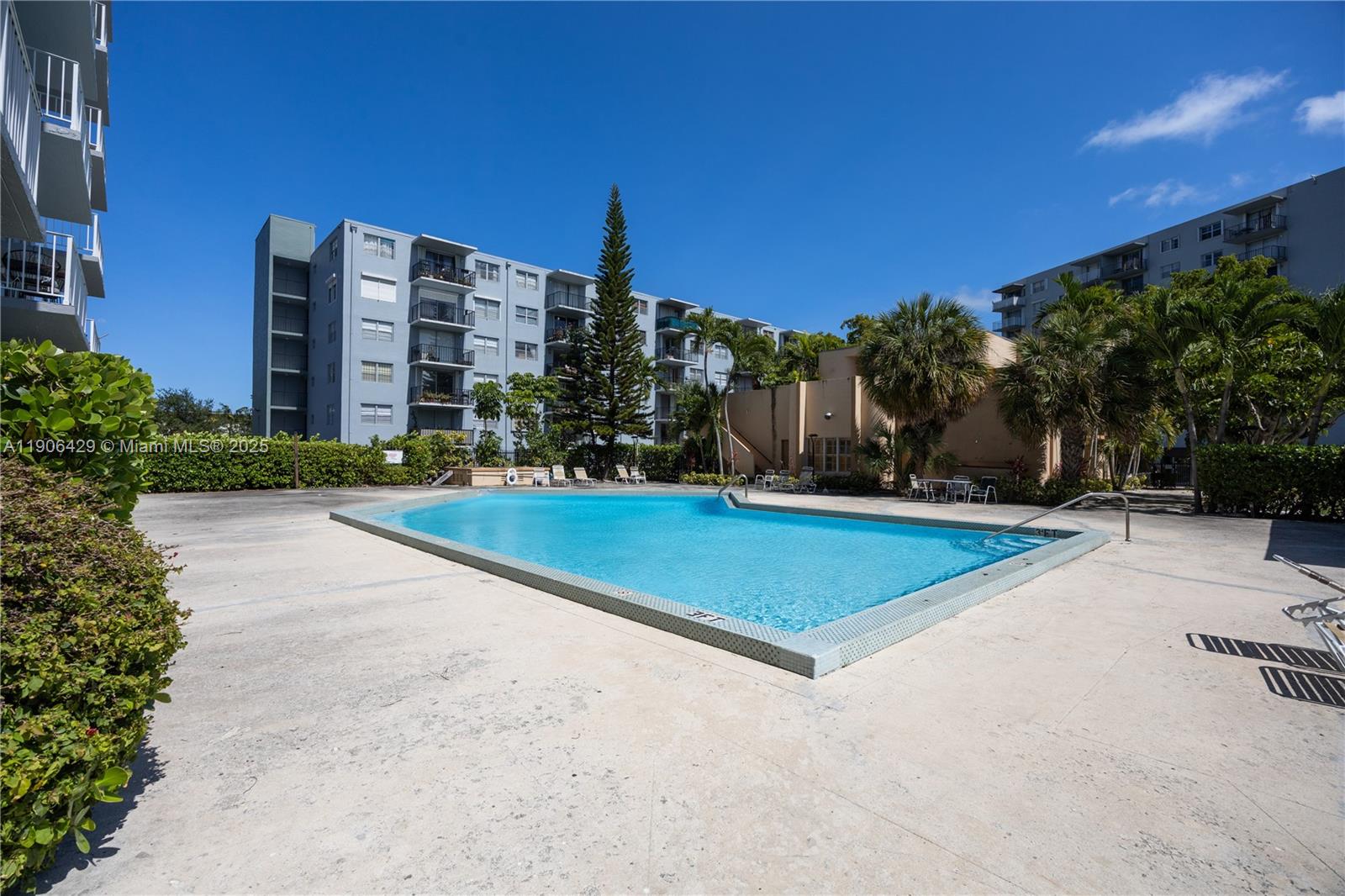 THREE HORIZONS NORTH COND - Residential