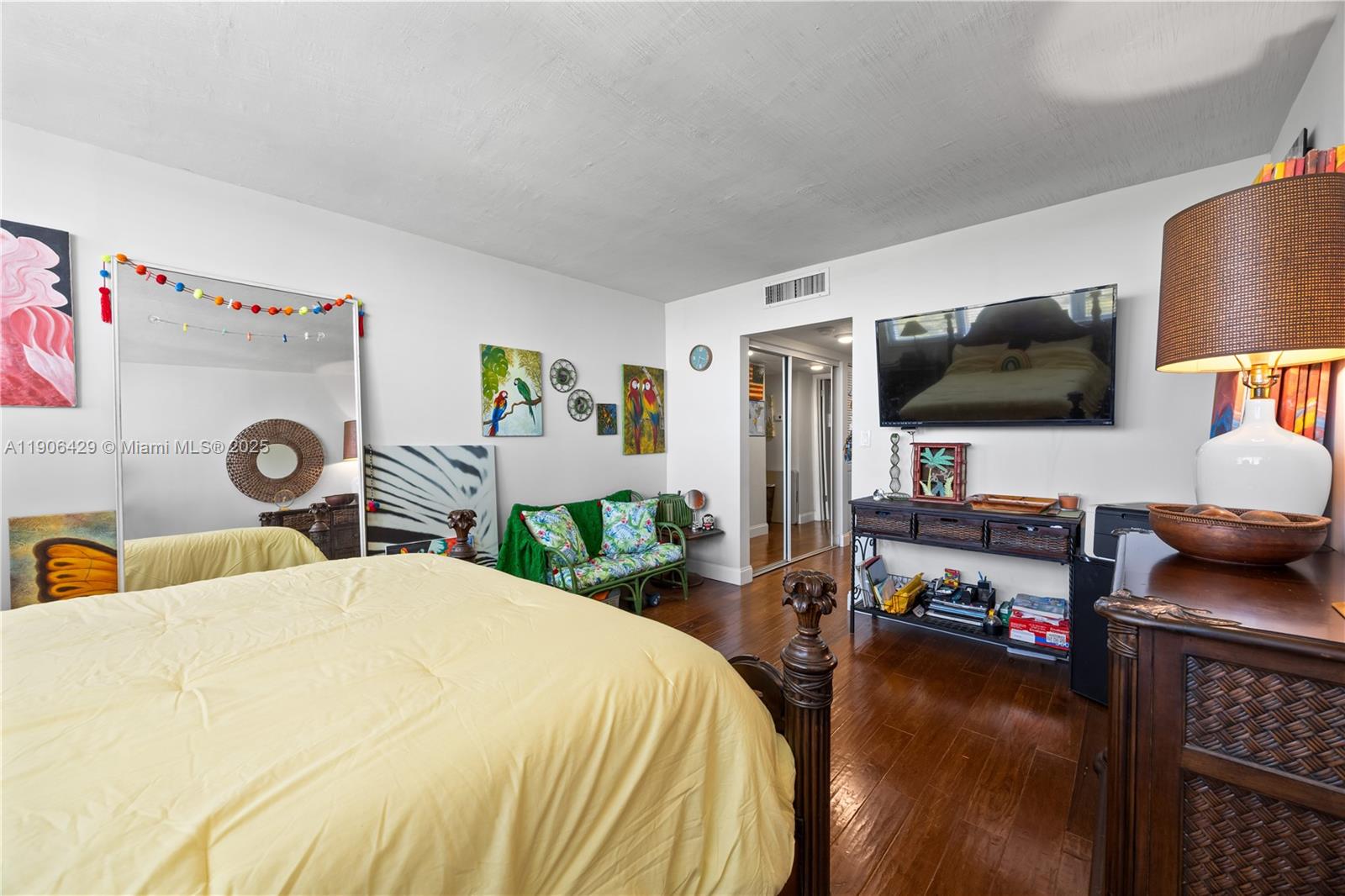 THREE HORIZONS NORTH COND - Residential