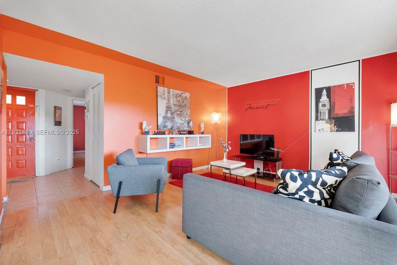 929 Coral Club Dr 929