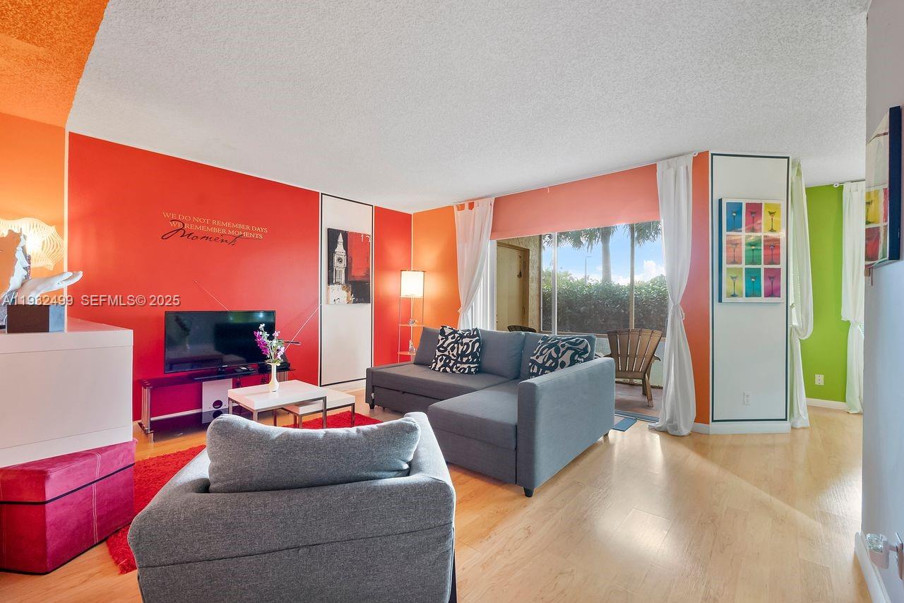 929 Coral Club Dr 929