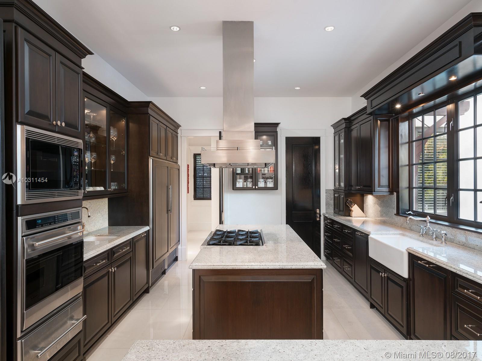 TOWN & RANCH ESTS - Residential