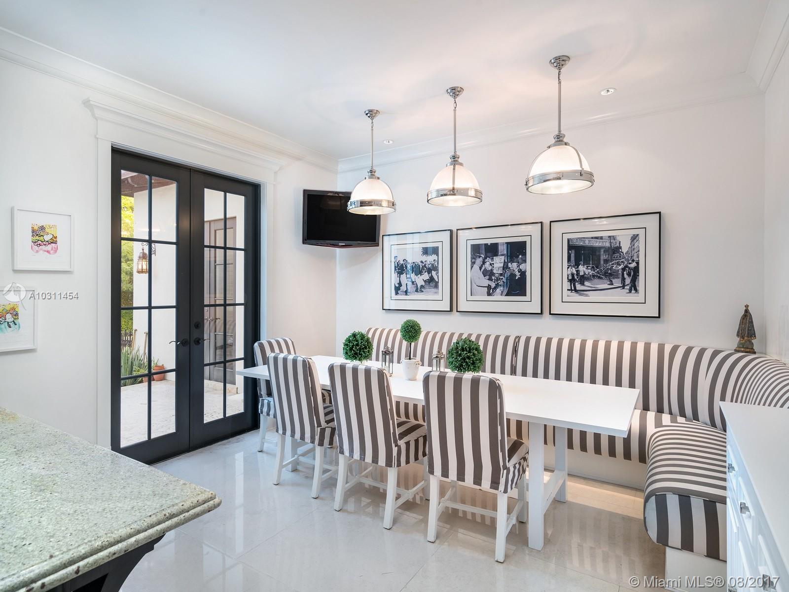 TOWN & RANCH ESTS - Residential