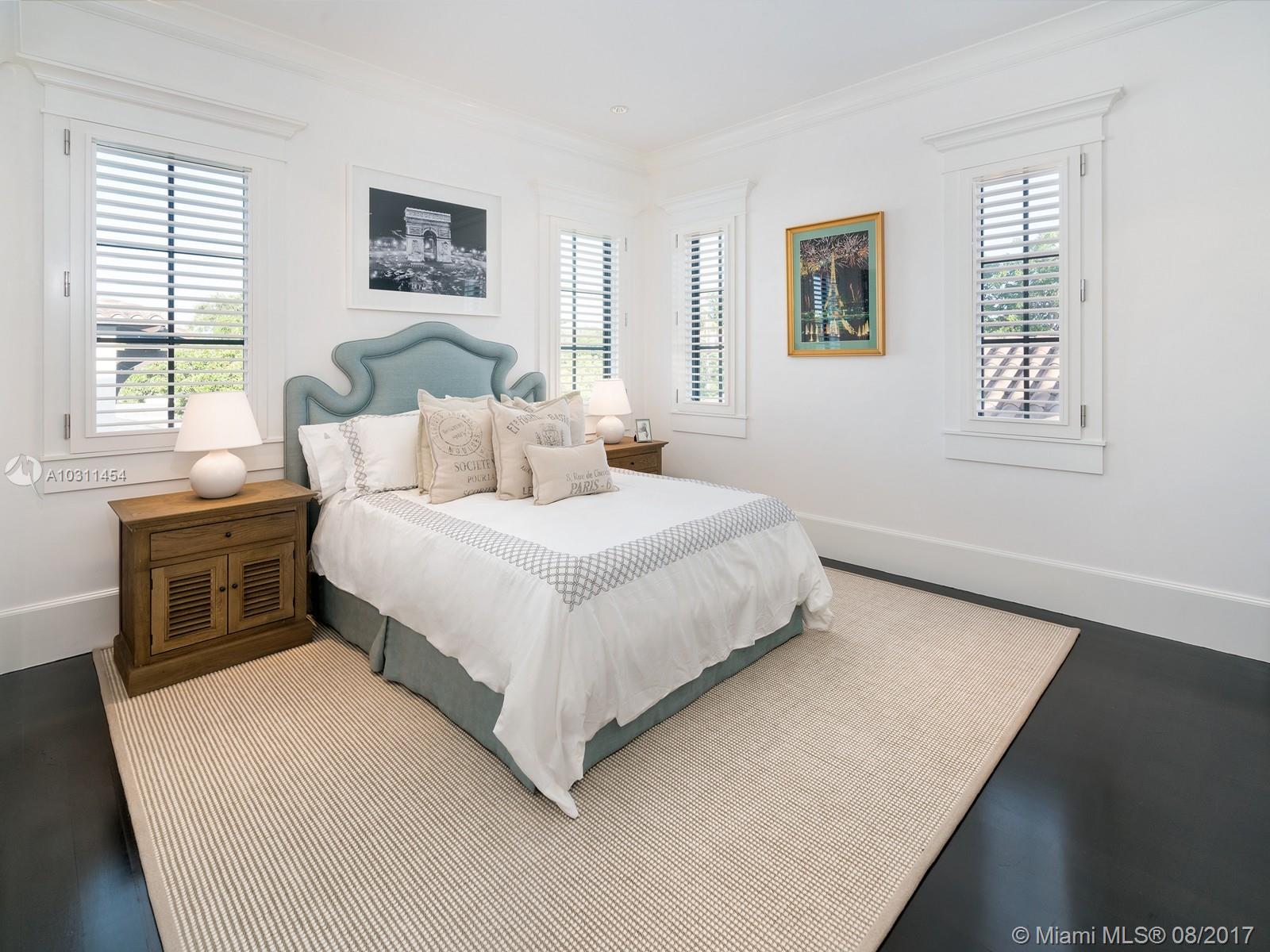 TOWN & RANCH ESTS - Residential