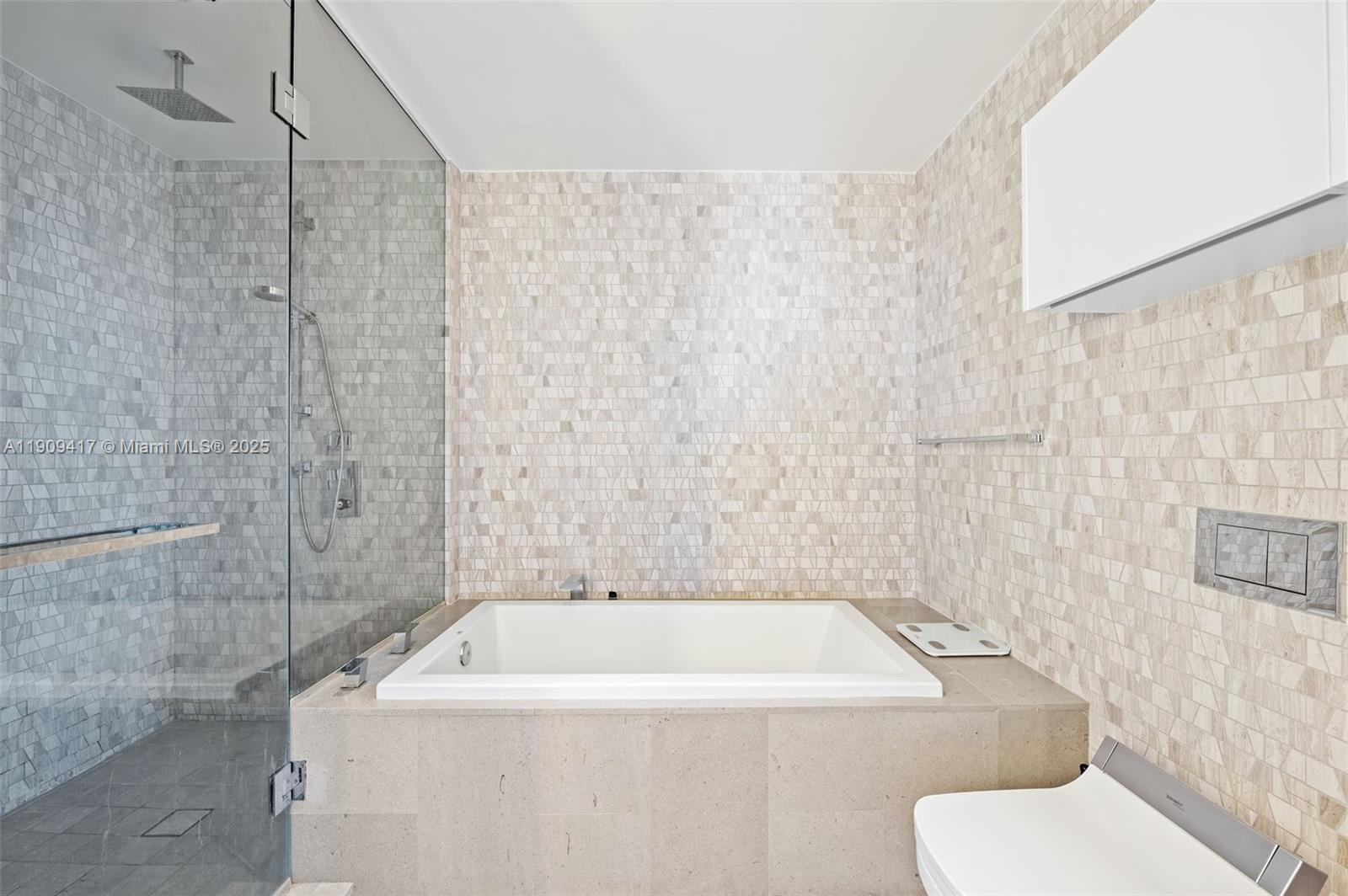 RISE CONDO - Residential