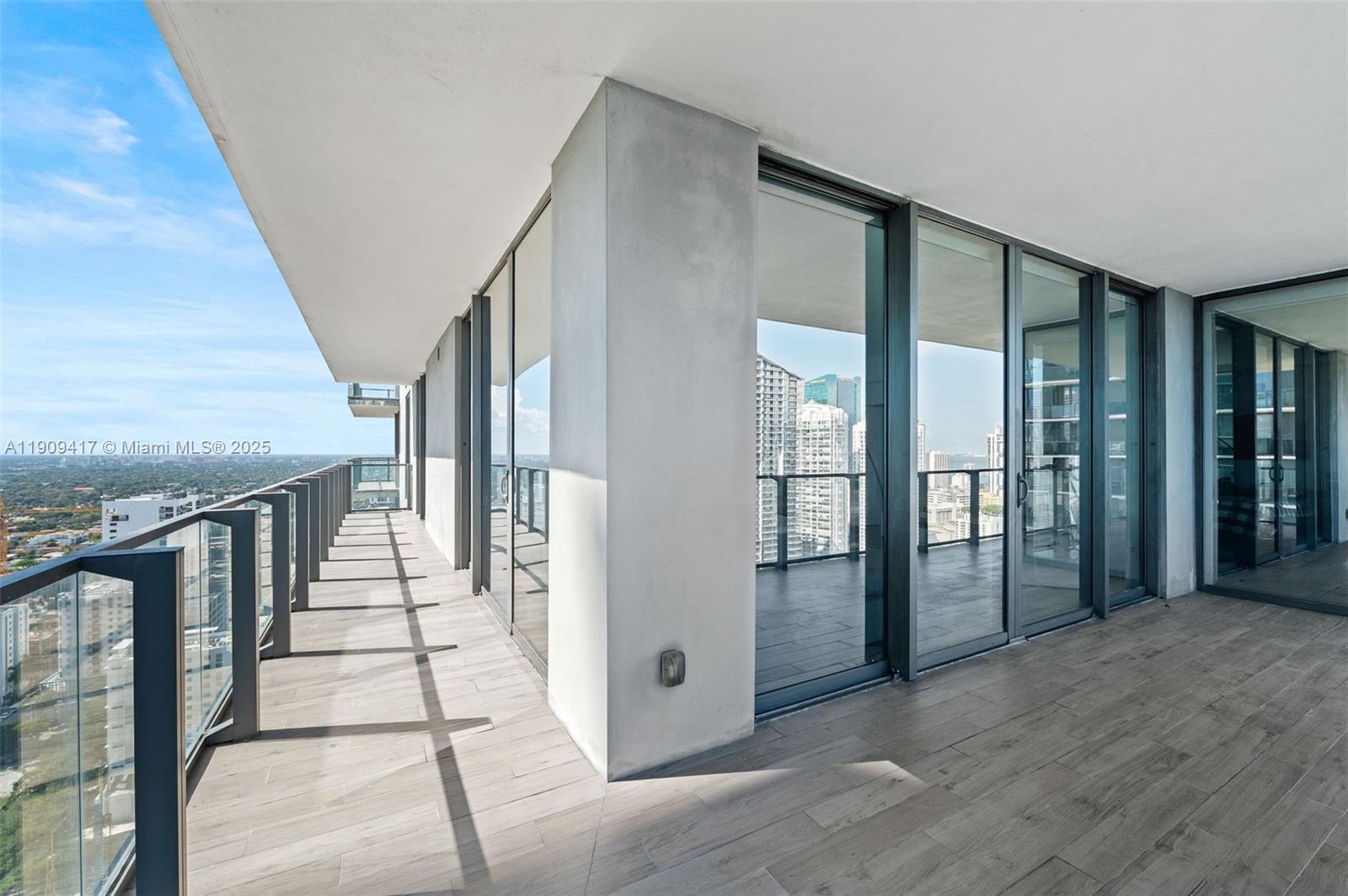 RISE CONDO - Residential