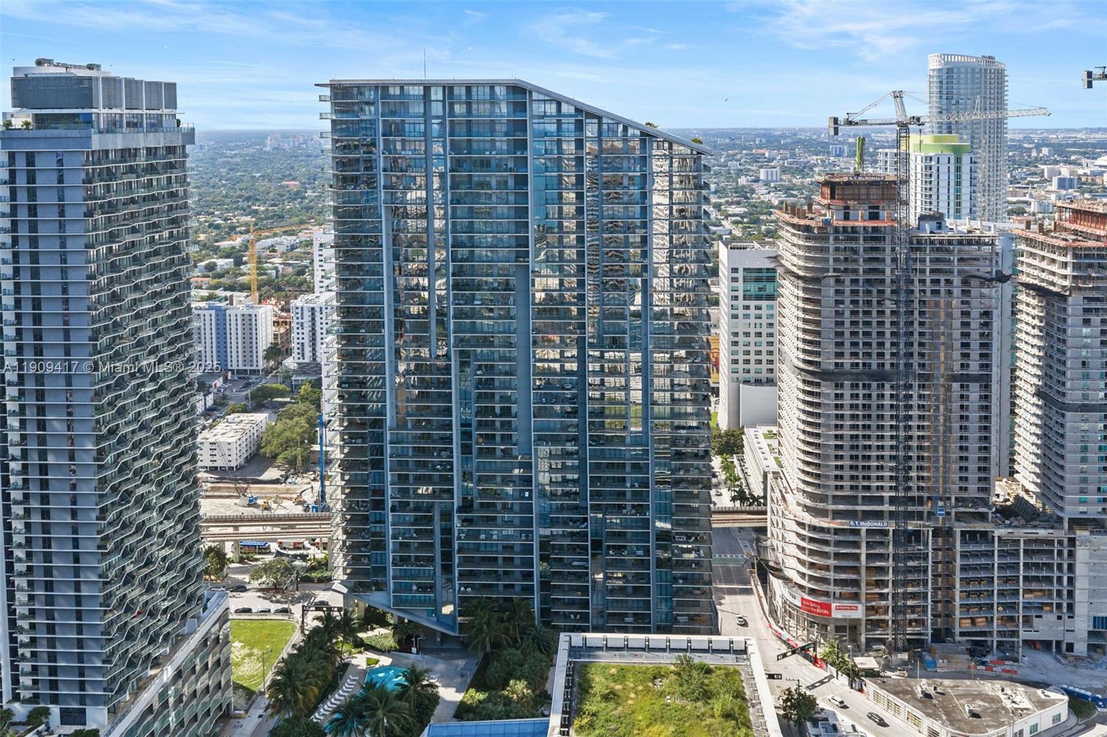 RISE CONDO - Residential