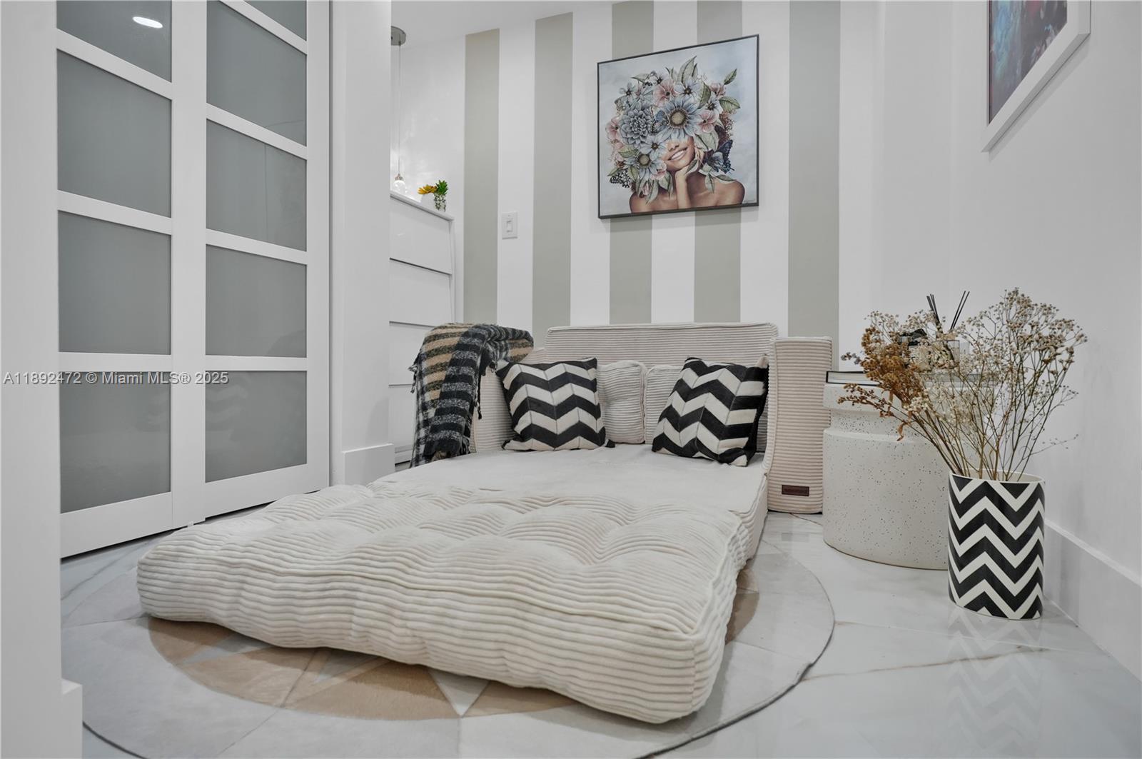PALM BAY CONDOMINIUM - Residential