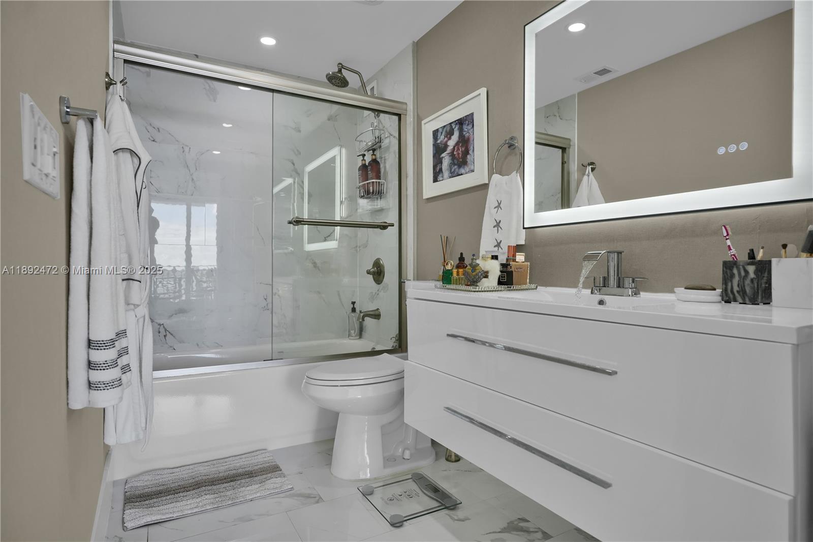 PALM BAY CONDOMINIUM - Residential
